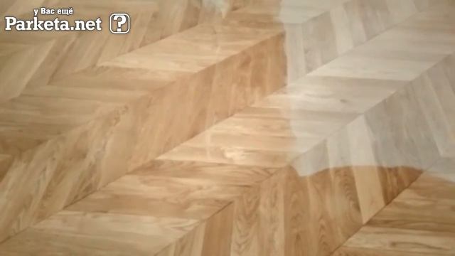 Нанесение и растирание масла по полу