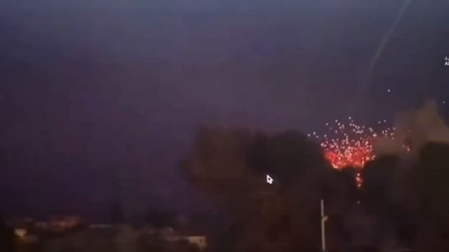 Еще видео взрывов в городе Рафахе, который израиль начал обстреливать со вчерашнего дня