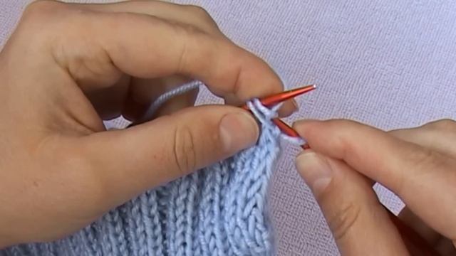 зимняя женская шапка, узор "соты", вязание спицами