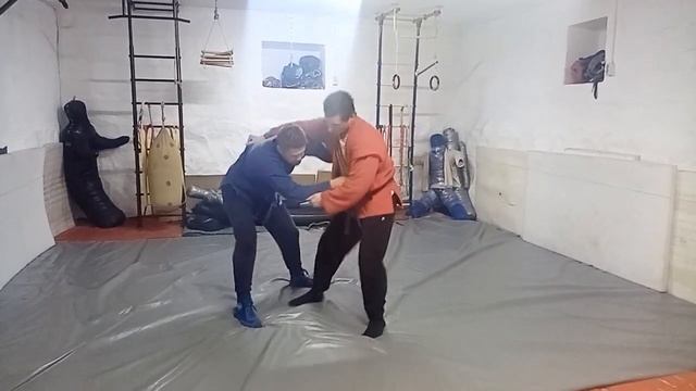 Мой нестандартный прием. Подхват в туловище с кувырком