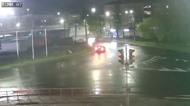 Нижний Новгород видео смертельной аварии на кругу у кинотеатра «Москва».