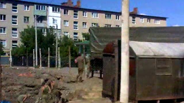солдаты ЭКСКАВАТОРЫ роют котлован