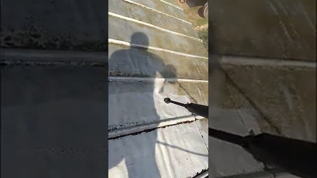 Мойка крыши дома альпинистами из Беларуси