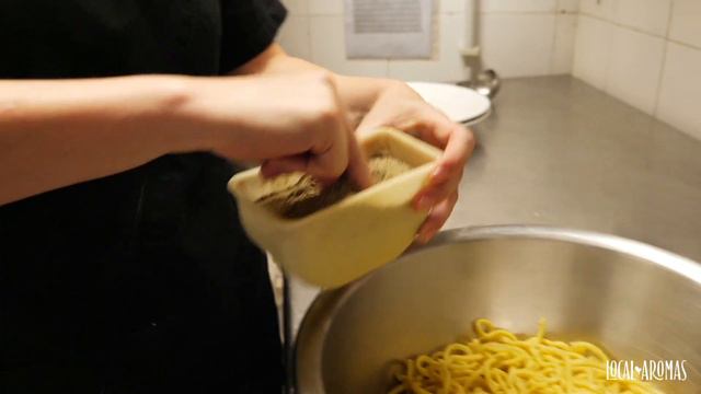 What Is Cacio e Pepe Pasta? It's One of the 4 Roman Pastas! | Local Aromas