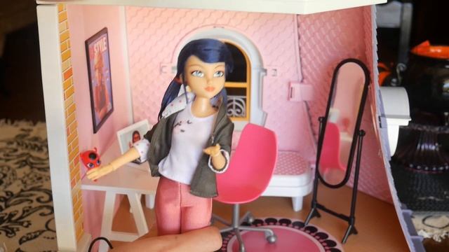 MIRACULOUS LADYBUG DOLLHOUSE! Exploring Marinettes Room! Doll Review