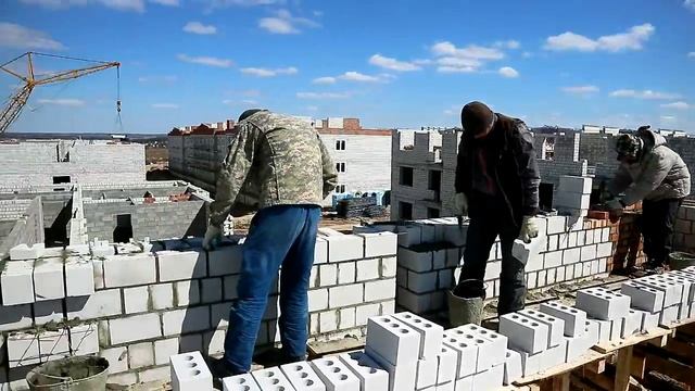 Дом 11.Кладка стен 3го этажа 1й 3й секции. Кладка стен 2го этажа 4й секции. 24.04.2018