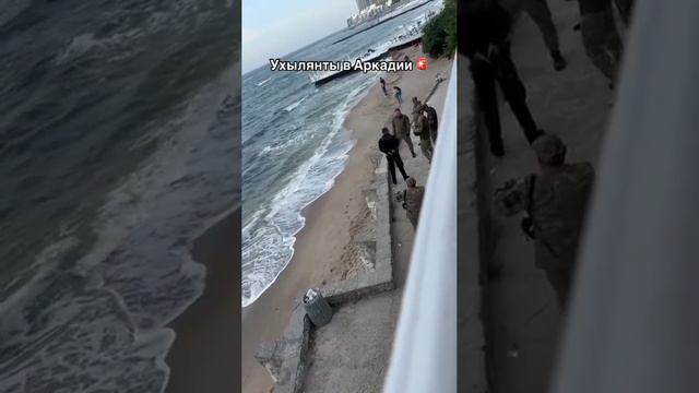 Пляжный сезон в Одессе открыт сотрудниками ТЦК, сообщают очевидцы
