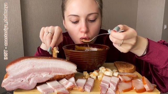  MUKBANG  БОРЩ СО СМЕТАНОЙСАЛО?КАРПАЧЧОГРЕНКИ С ЧЕСНОЧКОМ ? 