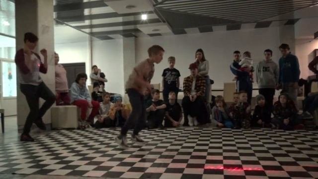 Брейк-данс батл 2Х2