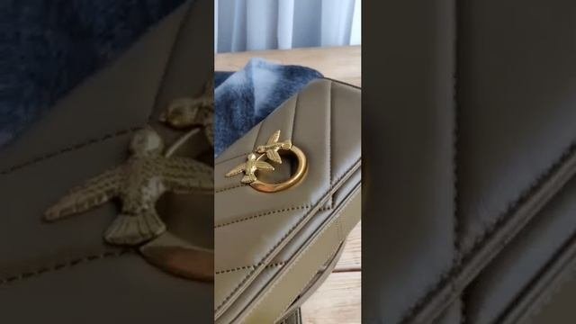 Женская кожаная сумка Love Bag Click