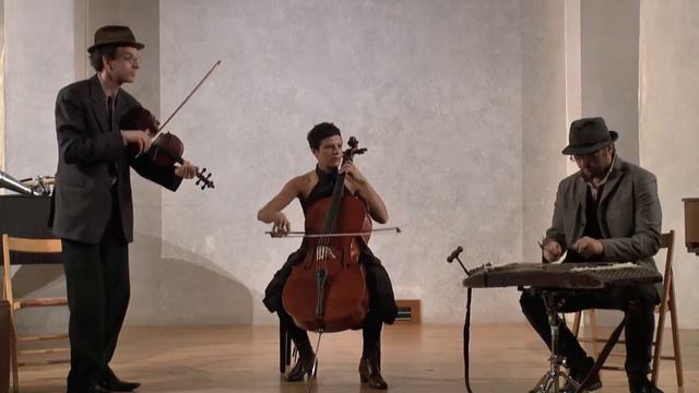 Trio Yiddishè Fantazyè: Shpilt Dje Mir Klezmorimlekh