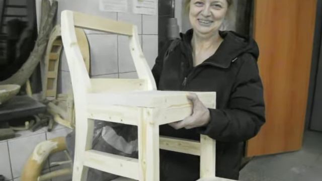 Елена изготовила стул своими руками для внука