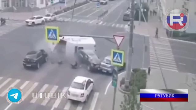 Легковушка протаранила «скорую» в центре Белгорода — пострадали восемь человек