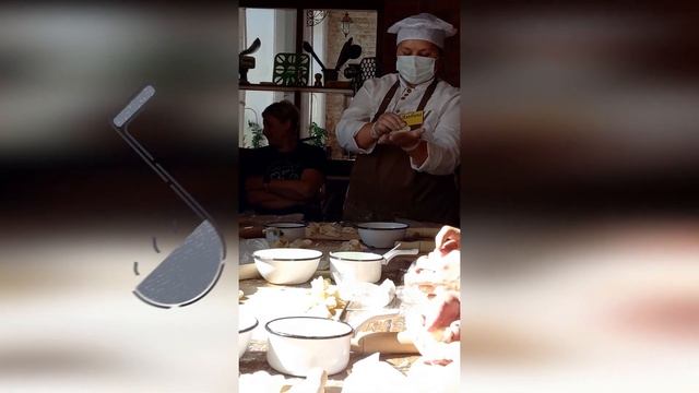 Француз учится лепить пельмени в гостях у купца Смирнова. Comment preparer des raviolis. Miass