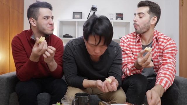 Русские блогеры пробуют китайские сладости