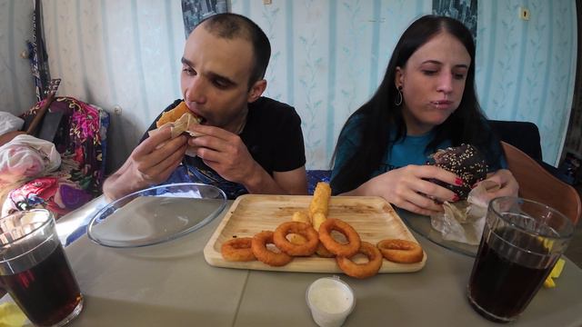 МУКБАНГ НАРЕЗКИ ЛУЧШЕЕ - БУРГЕРЫ / СЫРНЫЕ ПАЛОЧКИ / ЛУКОВЫЕ КОЛЬЦА / Mukbang АСМР 03. 08. 2024