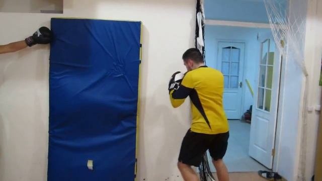 Школа бокса и кикбоксинга Андрея Рябченка (отработка ударов на мате + отработка ударов на вертушке)