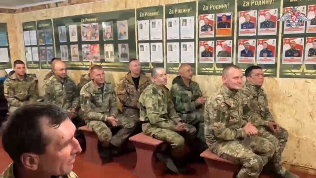 В зоне СВО артисты фронтовой бригады ансамбля песни и пляски ЦВО выступили для военнослужащих
