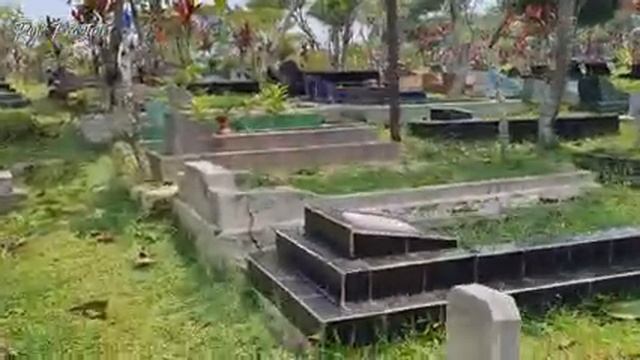 Short Visit Parents' Graves | Cemetery In Cilangkap Depok | Visit Java | December 2021