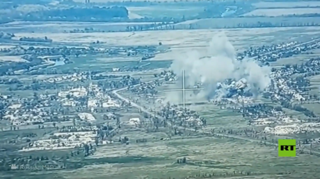 أطقم سو-34 تدمر معقلا للقوات الأوكرانية بقنابل حائمة