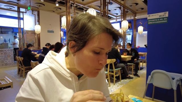 Я нашёл тот вкусный китайский бургер из Сианя, а дети греются в иглу - Жизнь в Китае #236