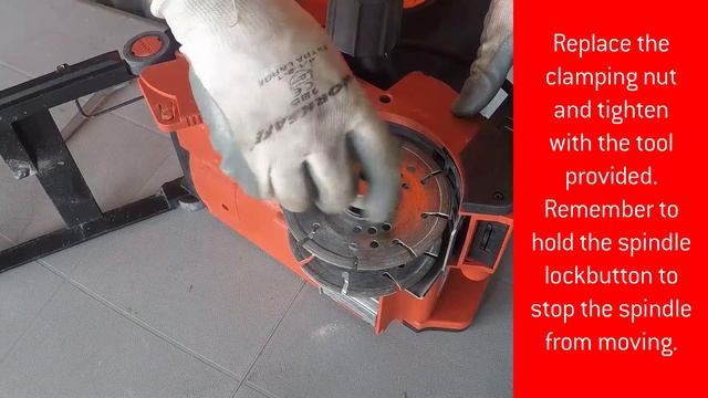 How to fit blades into a Hilti Wallchaser | Mark One Hire
