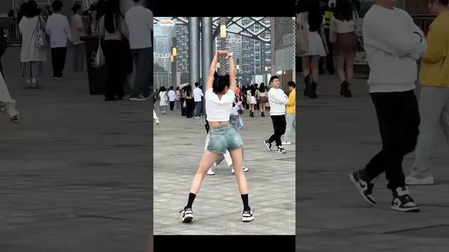 Девушка 💐 Танцы