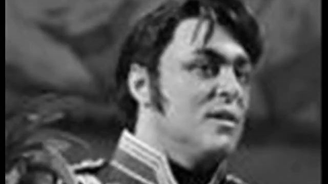 Pavarotti O Lola ch'ai di latti la cammisa.wmv