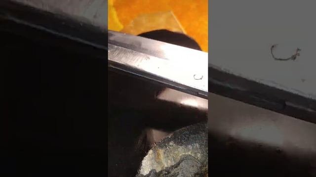 Тест заточки опасной самодельной бритвы на строгание волоса.