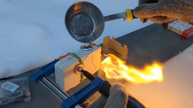 #Литьё из металла своими руками. Реалистичный пистолетик из олова!