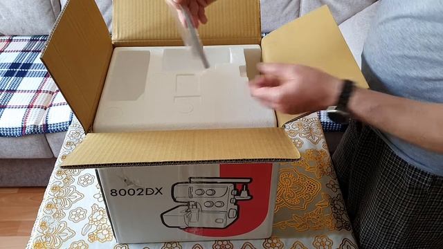 Обзор оверлока JANOME 8002DX из магазина Sulpak - распаковка