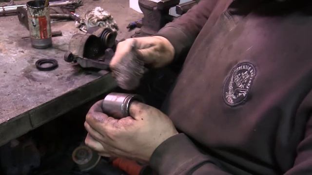 переборка передних 2-х поршневых суппортов на автомобиле:  Hyundai  SANTA FE SM