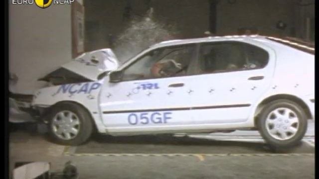 Euro NCAP  Nissan Primera  1997  Crash test