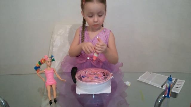 Барби красим платья разноцветными красками / Paint the dress for Barbie in multicolored colors