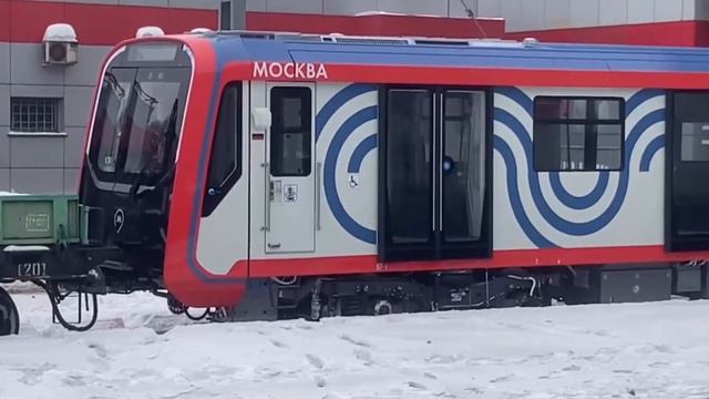 Новый электропоезд "Москва-2024" на станции Солнечная