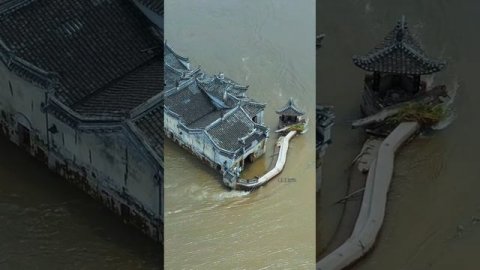 Он стоял на реке Янцзы 700 лет и не упал