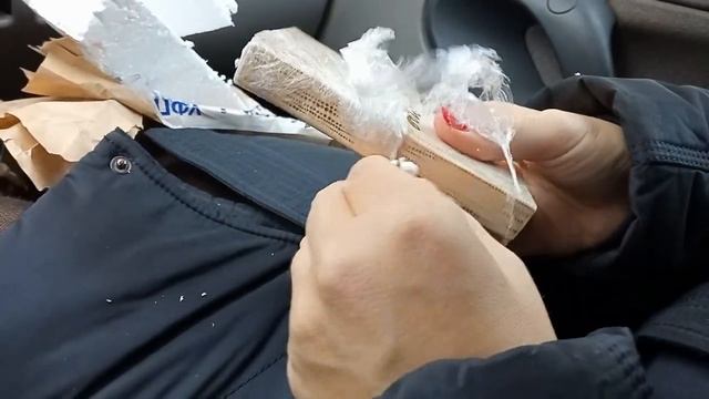 купили лот на аукционе. мешок.  проверяем посылку
