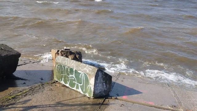 Поход на канонеры, сильные волны в спб