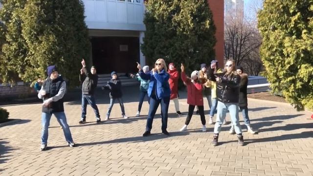 Танцуют всеееее!!!!
