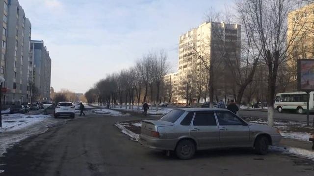 видео у входа 70 лет ВЛКСМ 12,1
