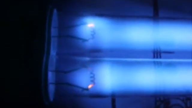 Comparing the light of a germicidal Low Pressure Mercury lamp and of High Pressure Mercury