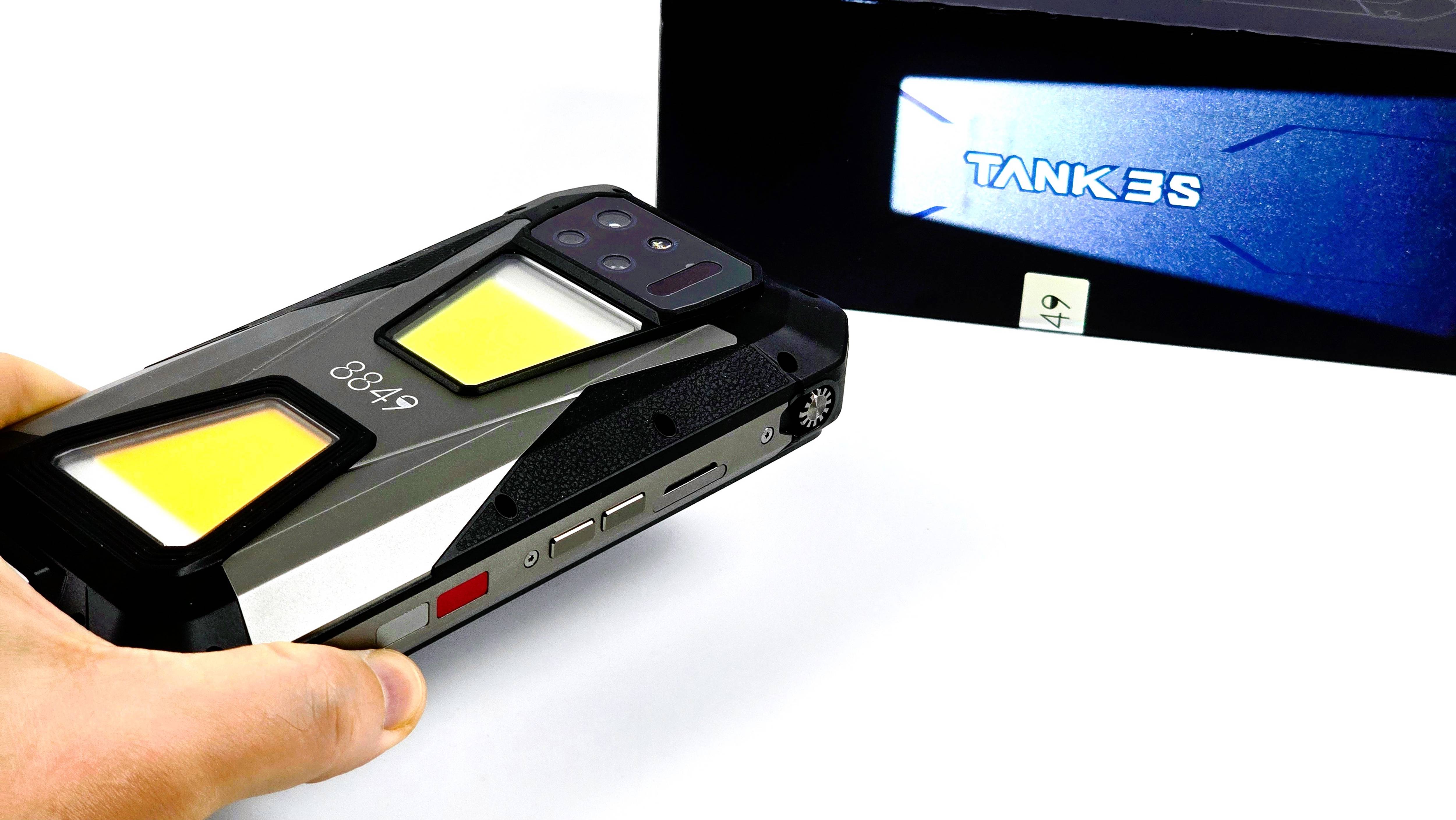 Unihertz 8849 TANK 3S: смартфон с проектором стал тоньше и легче!