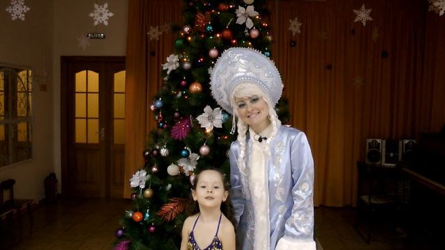 НОВОГОДНЕЕ ПОЗДРАВЛЕНИЕ ОТ СНЕГУРОЧКИ!!!