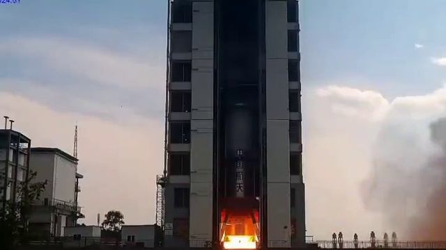 Китай провел первые огневые испытания двигателя для лунной ракеты «Чанчжэн-10»