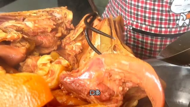 安徽太和老汤卤肉，十几种猪货一锅煮，100元一盆猪货冒菜，400斤半天就卖完 pot-stewed meat #麦总去哪吃