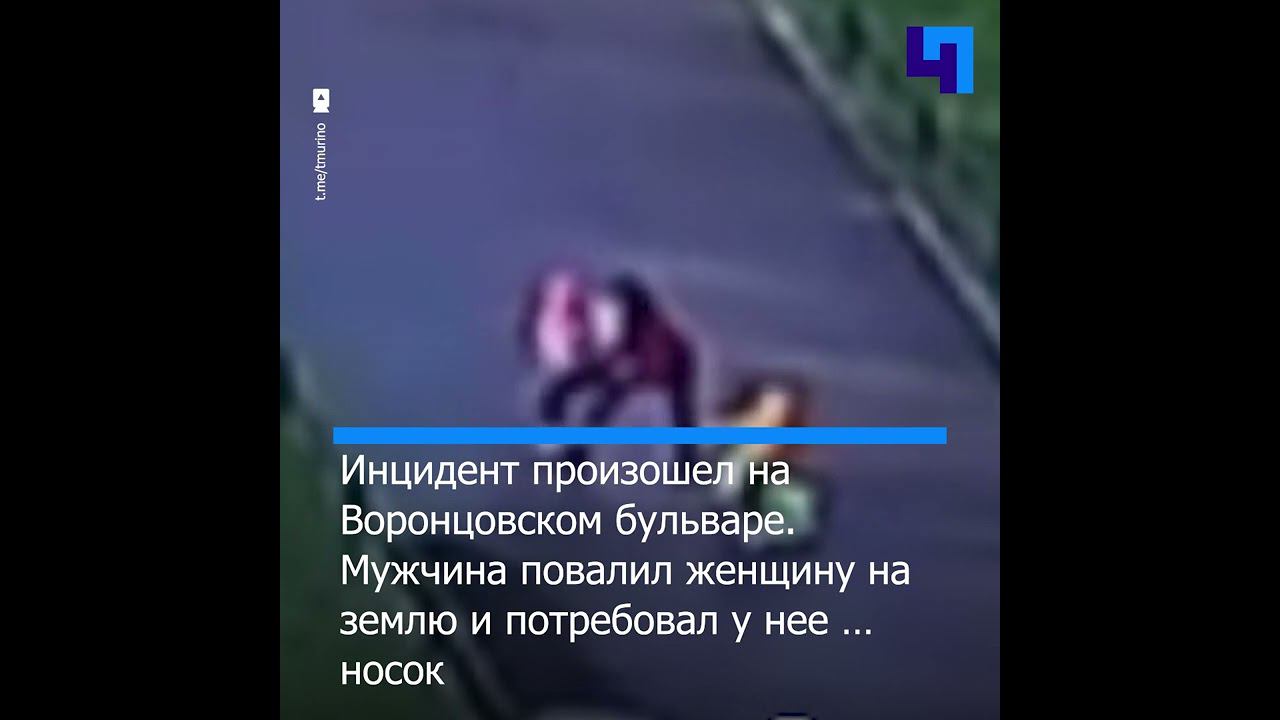 В Мурино на женщину с ребенком напал любитель носков