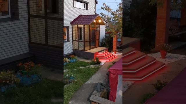 Входная группа в коттедж, монтаж крыльца из ТЕРРАСНОЙ доски