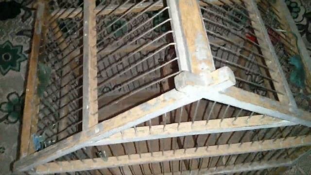 Клетка для попугая деревянная Cage for a parrot