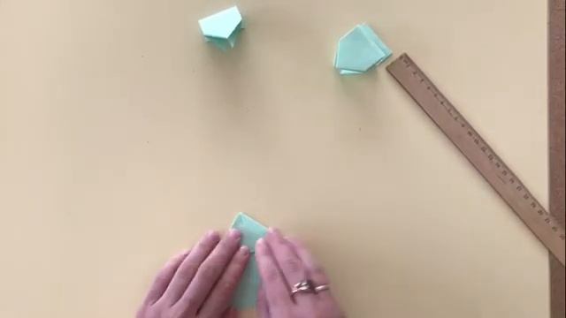 Конструирование лягушки из бумаги