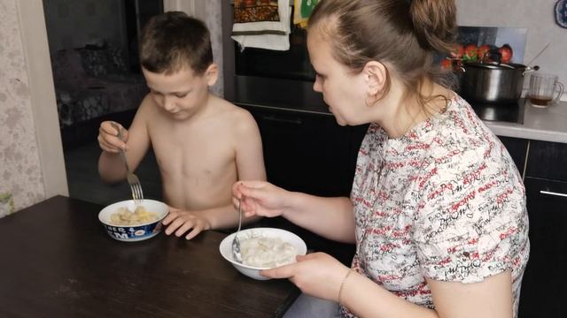 Хочу Герань/Буду стряпать торт на работу /Ваня качает пресс ☺️и варит маме пельмени